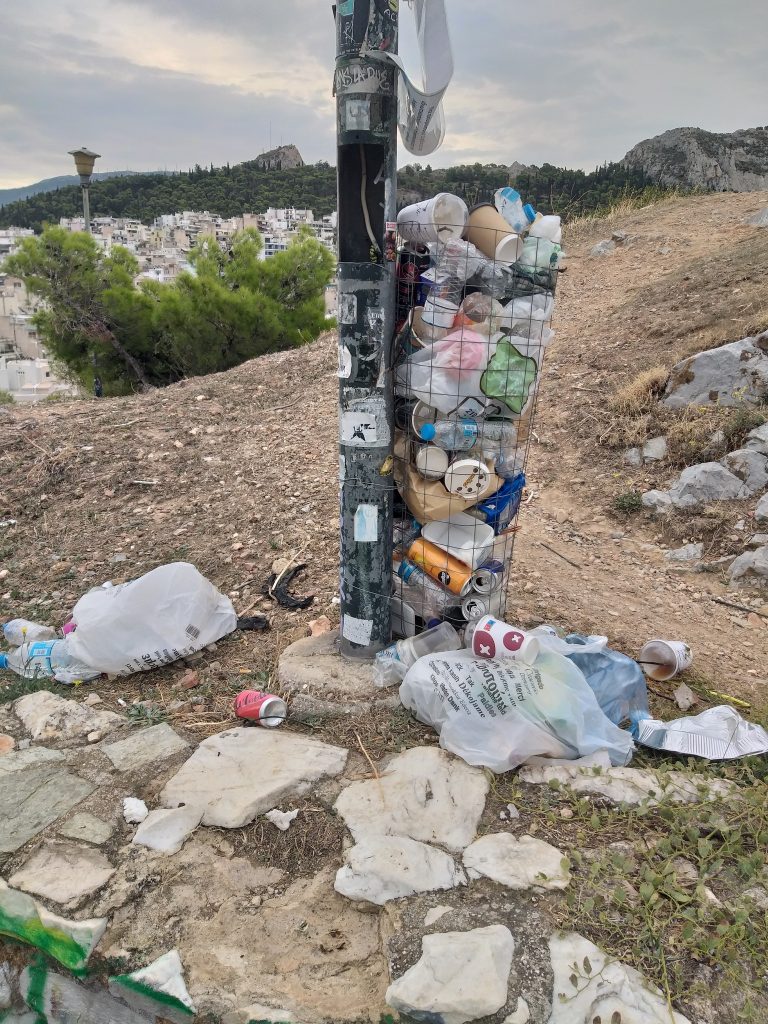 Ενημερώσεις και φωτογραφίες από το Κατεχόμενο Λόφο Στρέφη