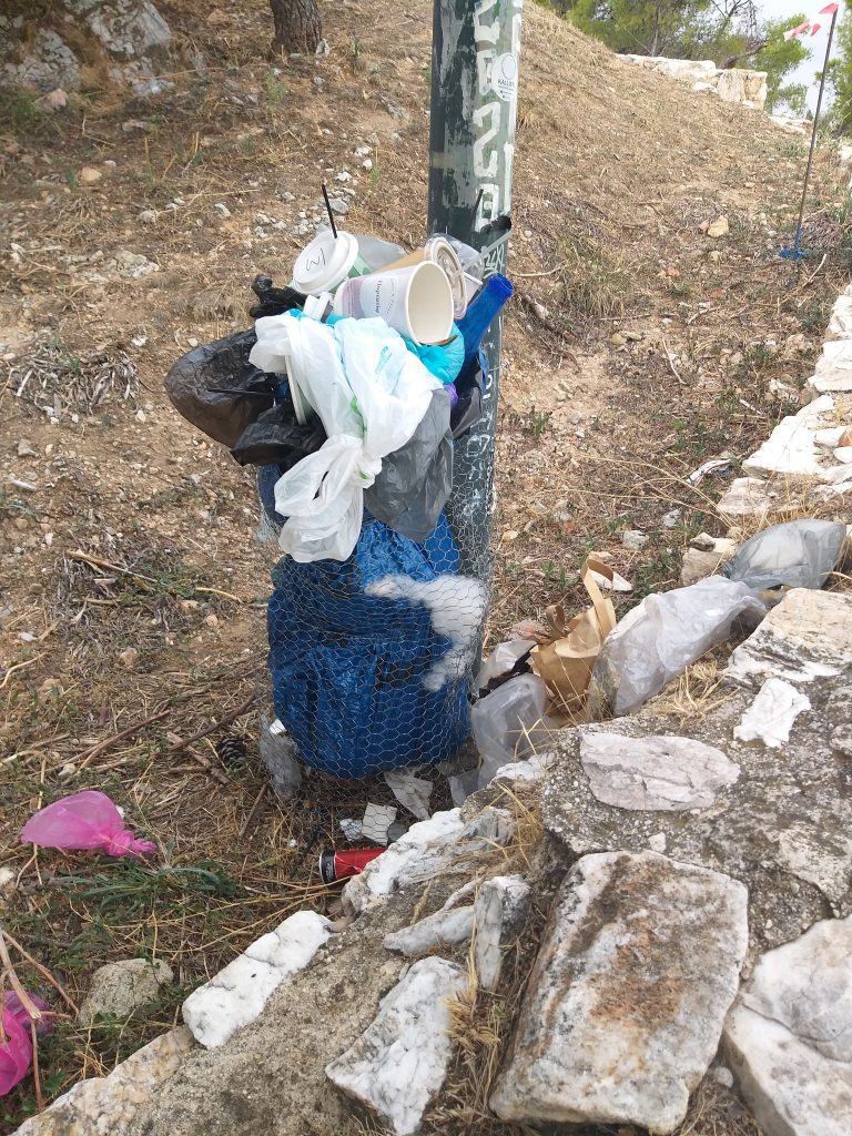 Ενημερώσεις και φωτογραφίες από το Κατεχόμενο Λόφο Στρέφη